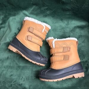 Almost new Cat&Jack fleece-lined toddler snowboots(I only sell through Poshmark)